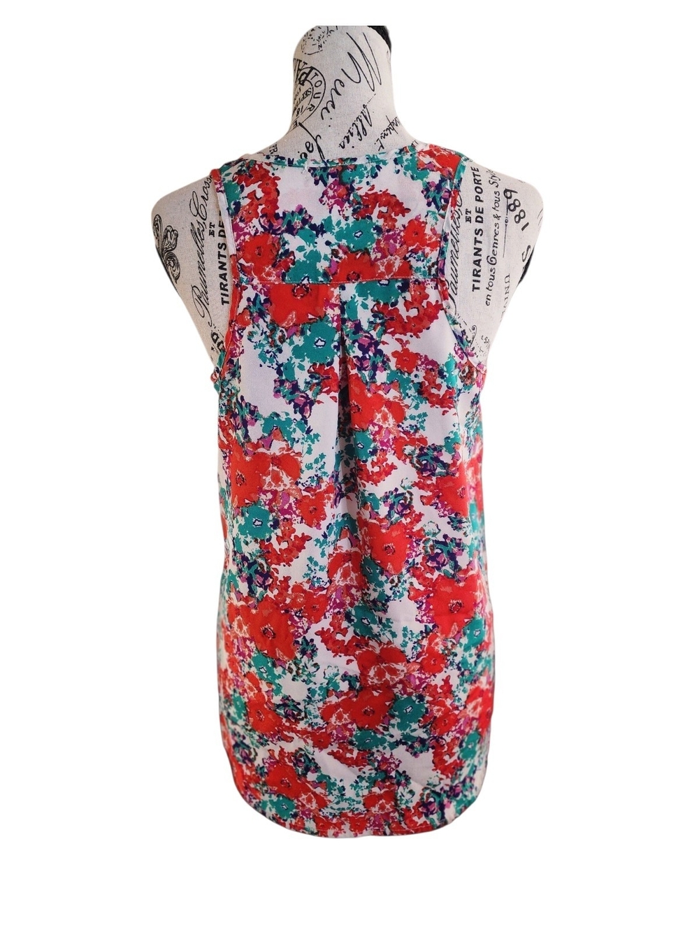 Ambiance Apparel Vibrant Abstract Floral Tank Top, Size Small - Picture 2 of 3
